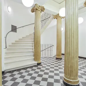 newly-opened-designer-opera-apartment.praguehotelsweb.com/